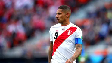 Paolo Guerrero jugando con la camiseta de la Selección de Perú. (Foto: National Geographic)