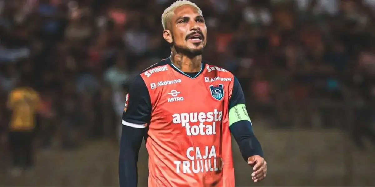 Paolo Guerrero triste con la César Vallejo