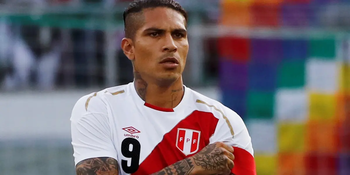 Paolo Guerrero tuvo que quedarse en el banco de suplentes en el partido del Internacional de Porto Alegre ante Sport Recife.
