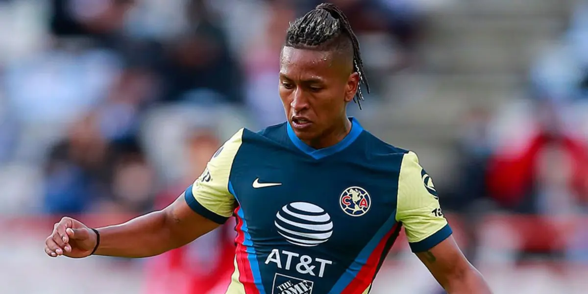 Pedro Aquino jugando con la camiseta del Club América de México. (Foto: Infobae)