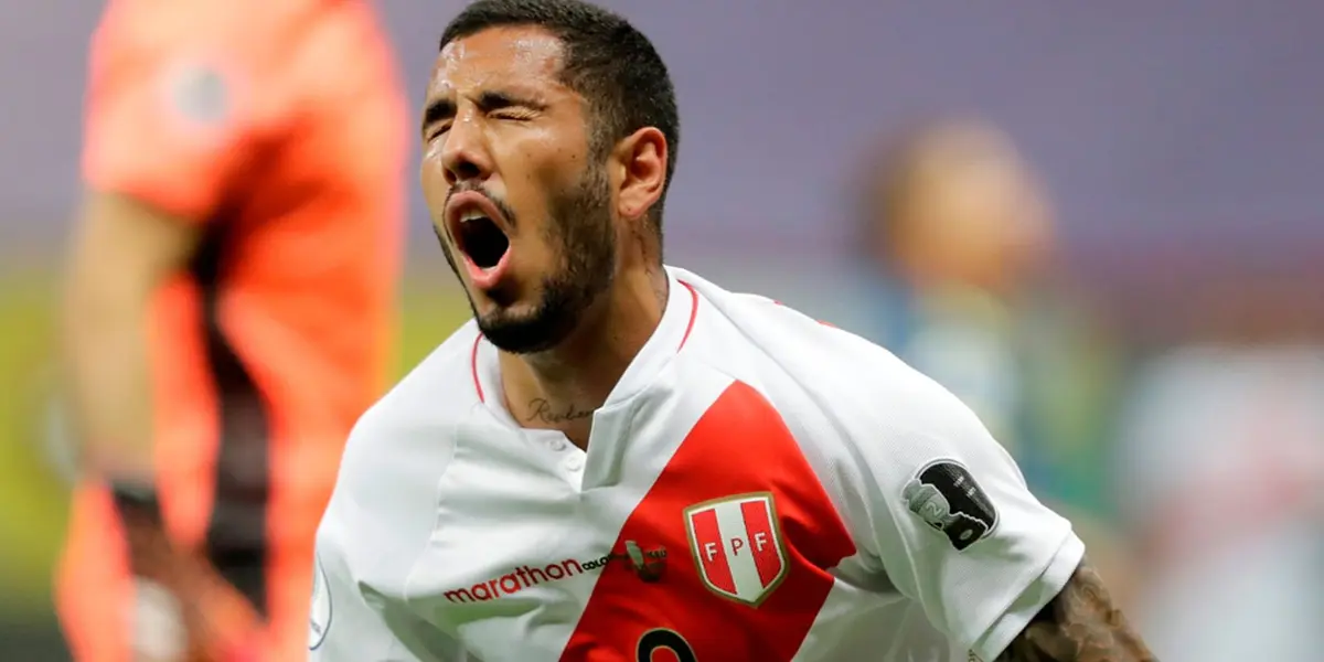 'Peñita' ha sufrido en el cotejo: no encontraba espacios, la perdía rápidamente y se resbalaba constantemente por el mal estado del campo.