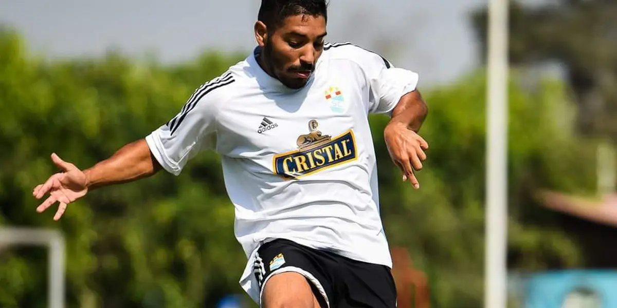 Percy Prado llegó con bombos y platillos de la Ligue 1 de Francia, pero solo pasó inadvertido y hoy su club no sabe qué hacer con él.