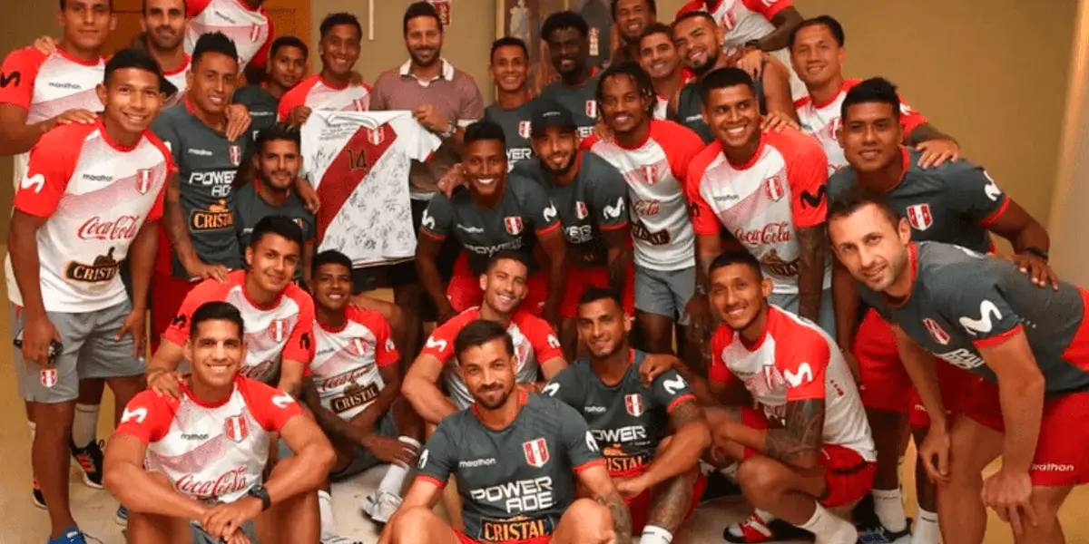 Periodista aseguró que la presencia de Claudio Pizarro no fue buen recibida por algunos jugadores