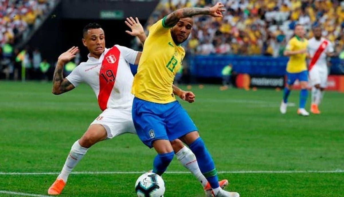 Perú va con equipo ultradefensivo ante Brasil