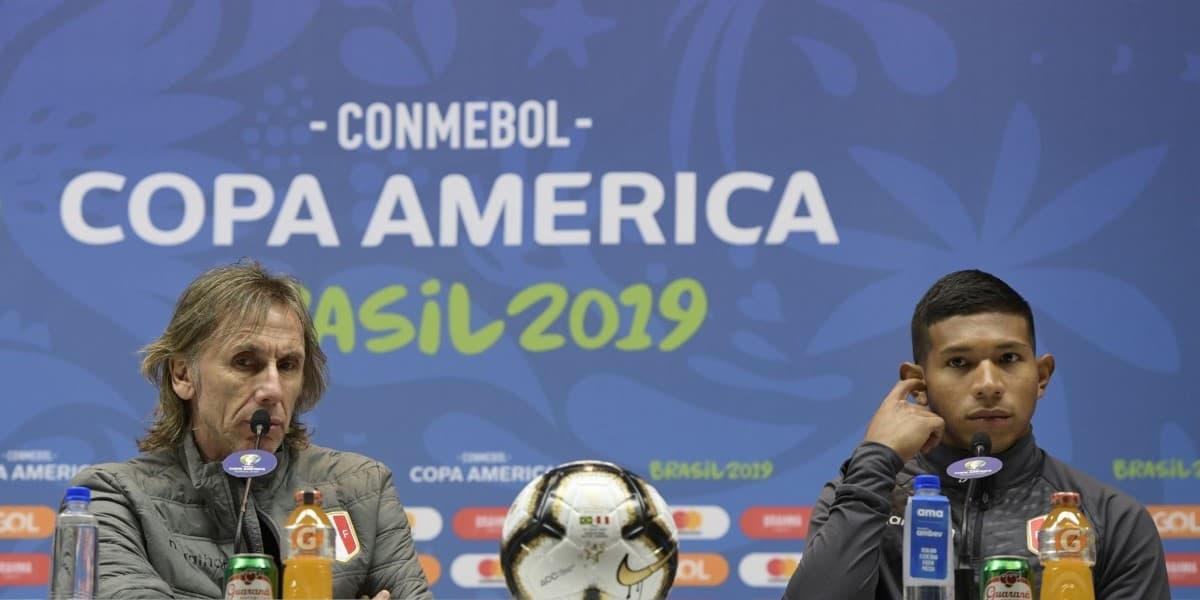 Pese a que no mostró su mejor nivel en los últimos partidos, Edison Flores seguirá arrancando de titular en la Selección.
