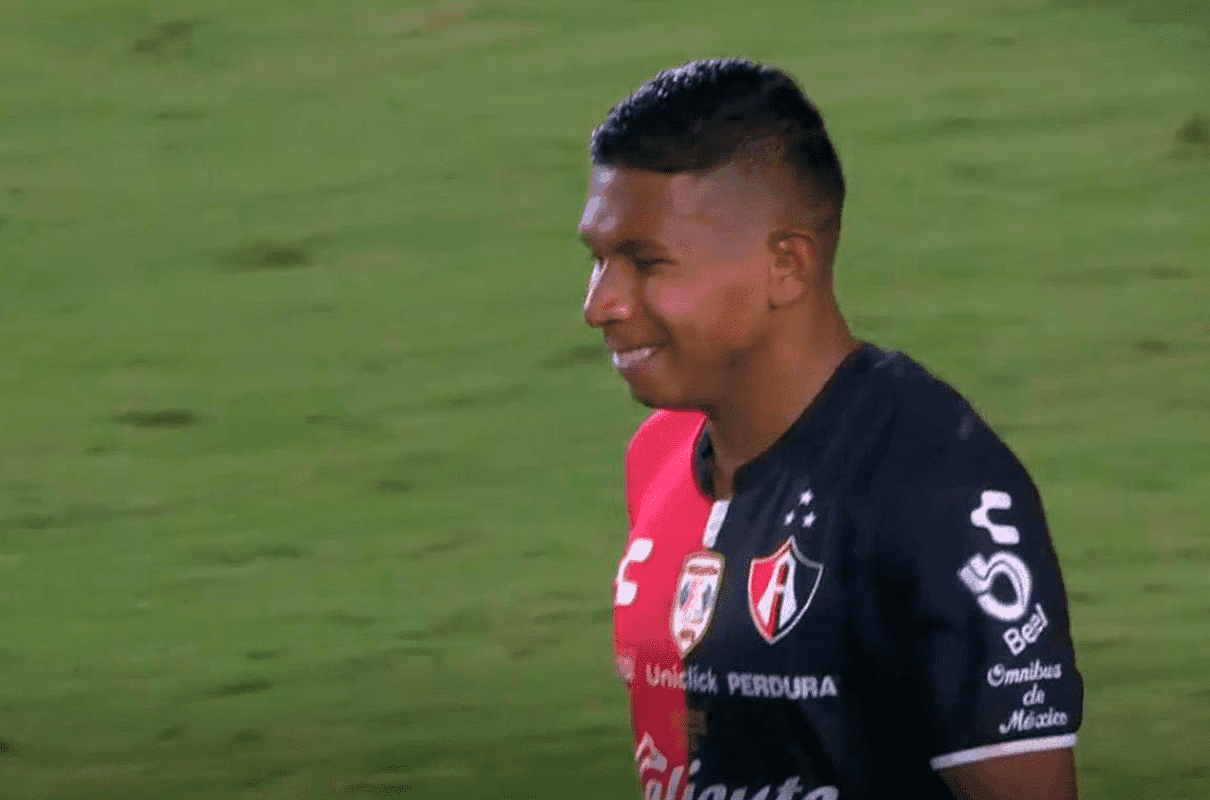 Pese a que jugó un buen partido en México, por la culpa de Edison Flores no pudo gritar campeón