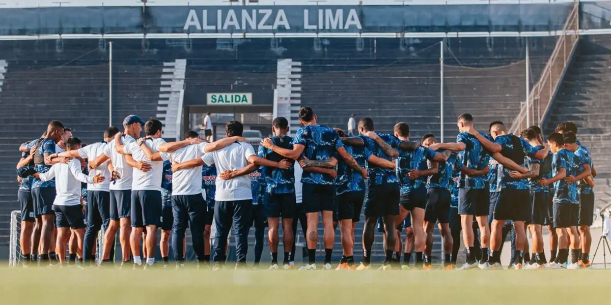 Plantel de Alianza Lima abrazados (Foto: Alianza Lima)