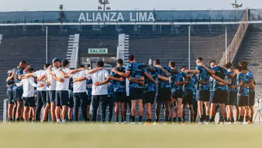 Plantel de Alianza Lima abrazados (Foto: Alianza Lima)