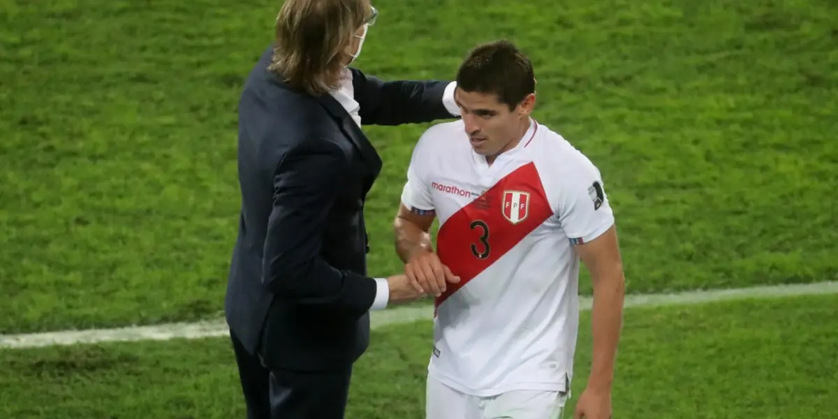 Por el momento usa a Jhilmar Lora como lateral derecho y Oslimg Mora como volante ofensivo