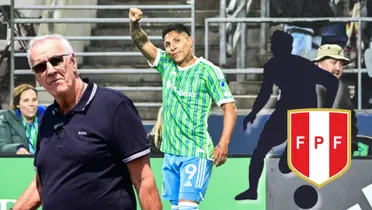 Raúl Ruidíaz vistiendo la camiseta del Seattle Sounders y delante Jorge Fossati 