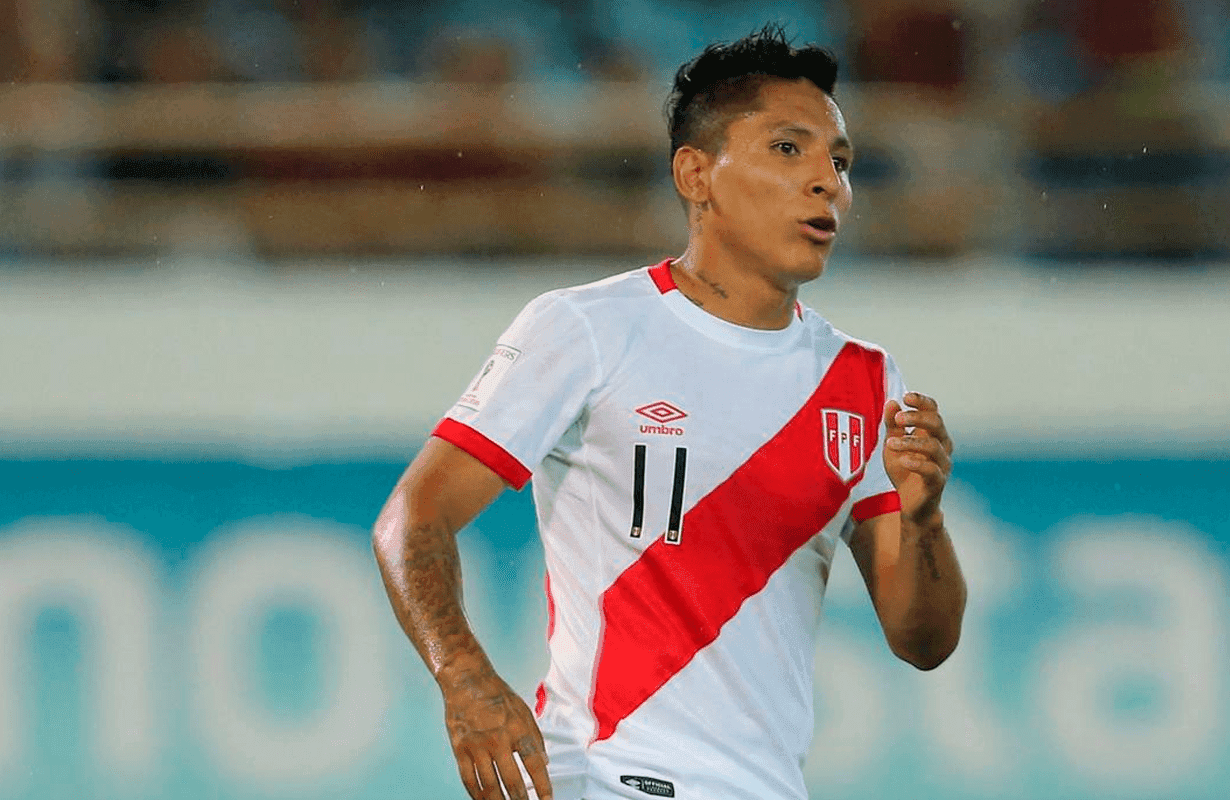 Raúl Ruidíaz volvió a estar en el ojo de la tormenta con la Selección Peruana