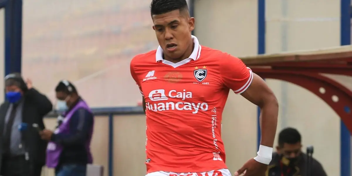 Raziel García jugando con la camiseta del Cienciano de Perú. (Foto: Libero)