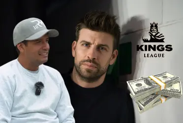 Reimond Manco, al lado Gerard Piqué.