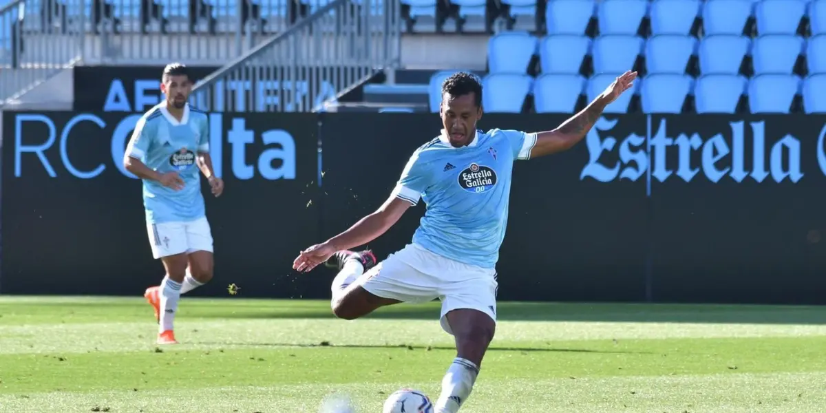 Renato Tapia jugando con la camiseta del Celta de Vigo de España. (Foto: Andina)