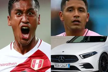 Renato Tapia maneja un modesto vehículo por las calles de España