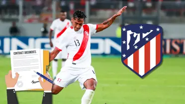 Renato Tapia vistiendo la camiseta bicolor en un partido de Eliminatoria Sudamericana