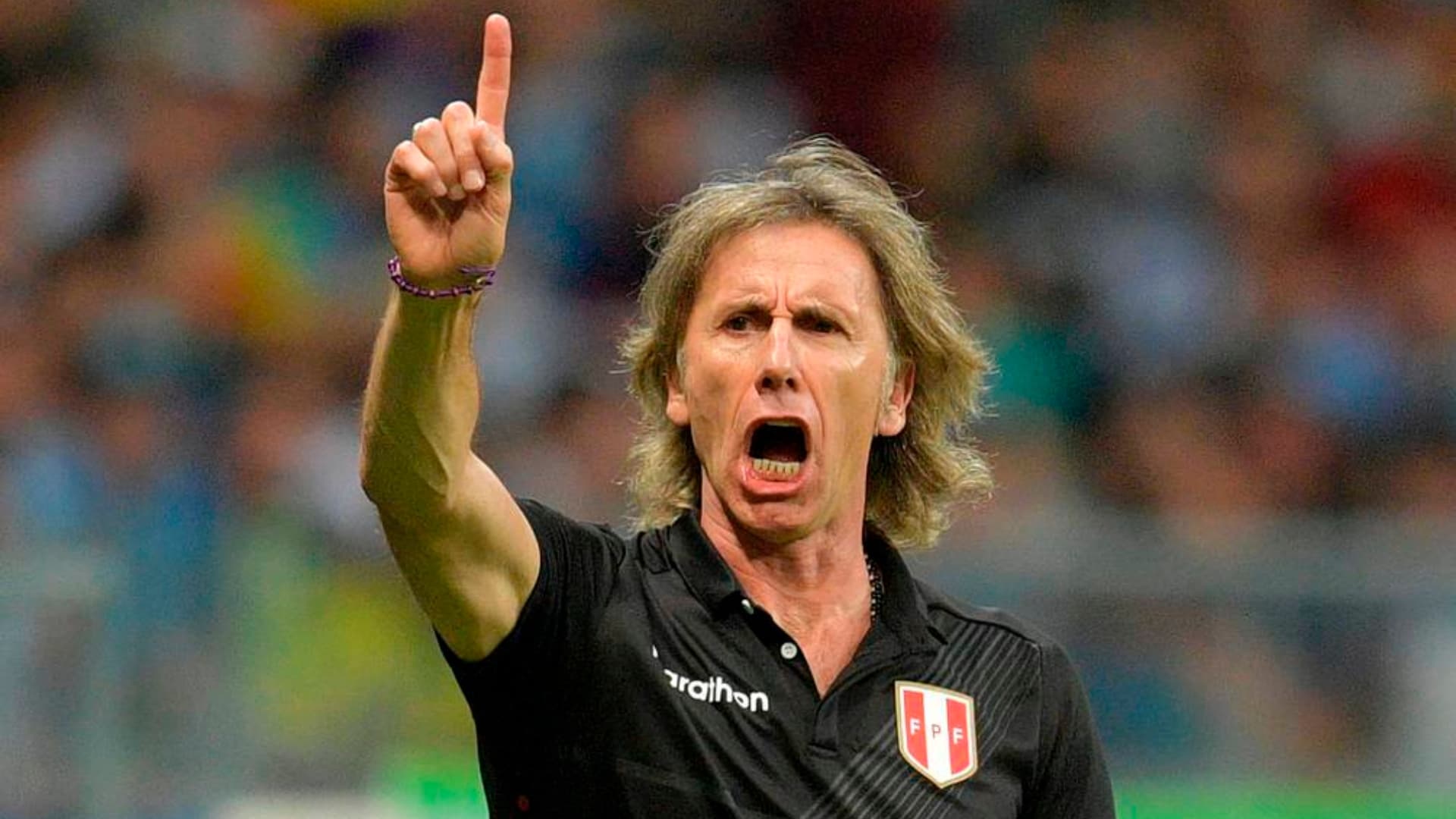 Ricardo Gareca dirigiendo a la Selección de Perú. FOTO: El Universo.