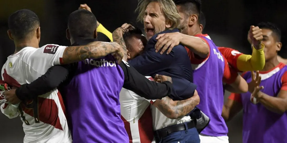 Ricardo Gareca festejando con la Selección Perú. (Foto: Extra)