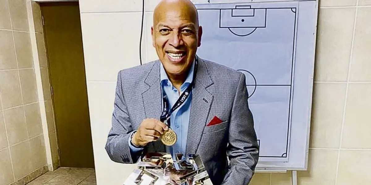 Roberto Mosquera apostará por la dupla Percy Liza y Joao Grimaldo para conseguir la clasificación en Uruguay ante Peñarol.