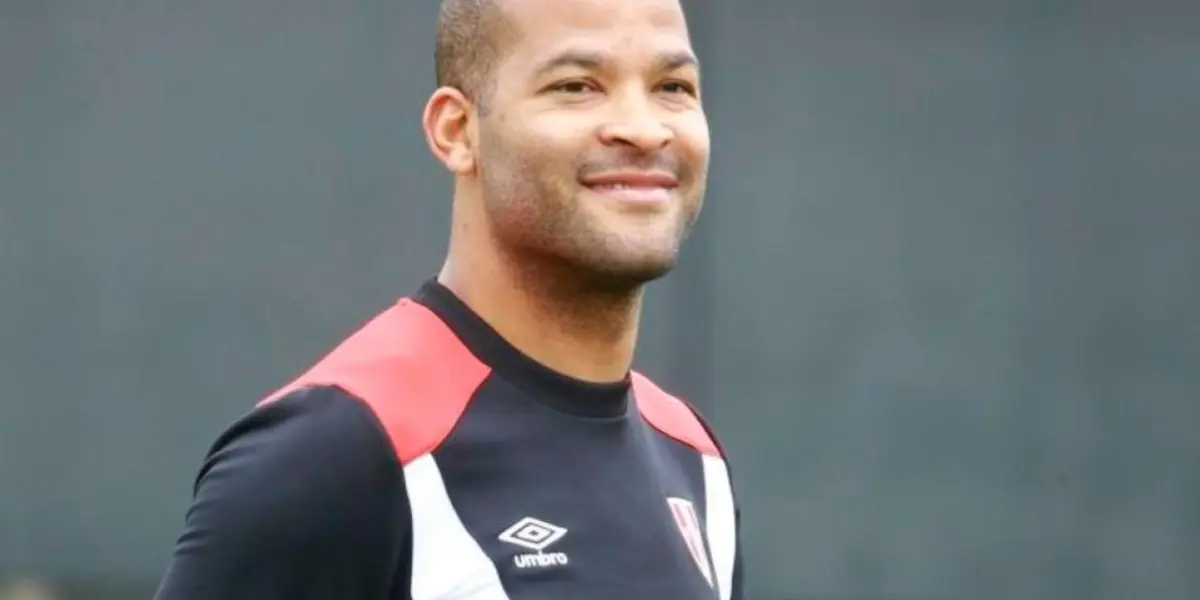 Rodrigo Vilca aún no brilla en Newcastle, pero vive en una lujosa residencia