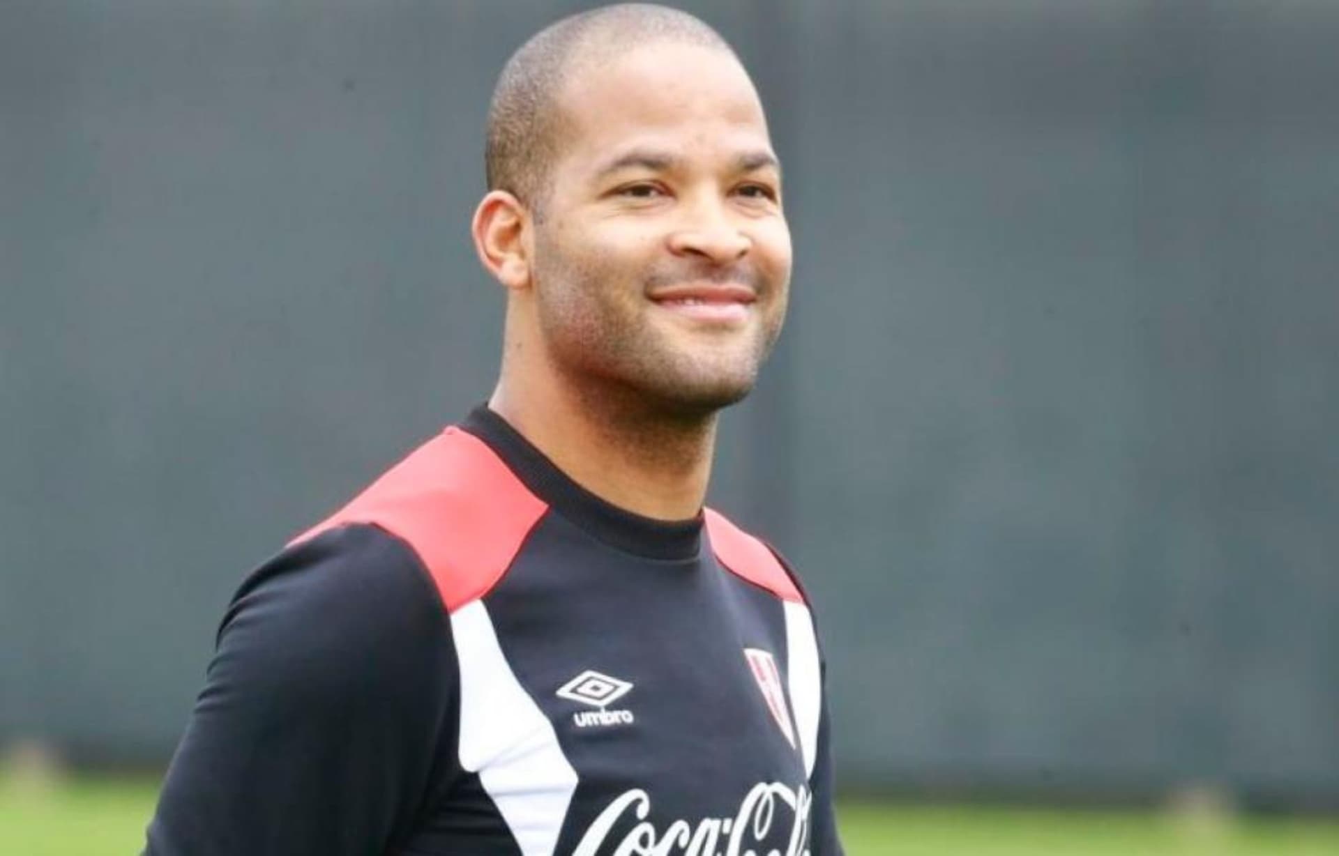 Rodrigo Vilca aún no brilla en Newcastle, pero vive en una lujosa residencia