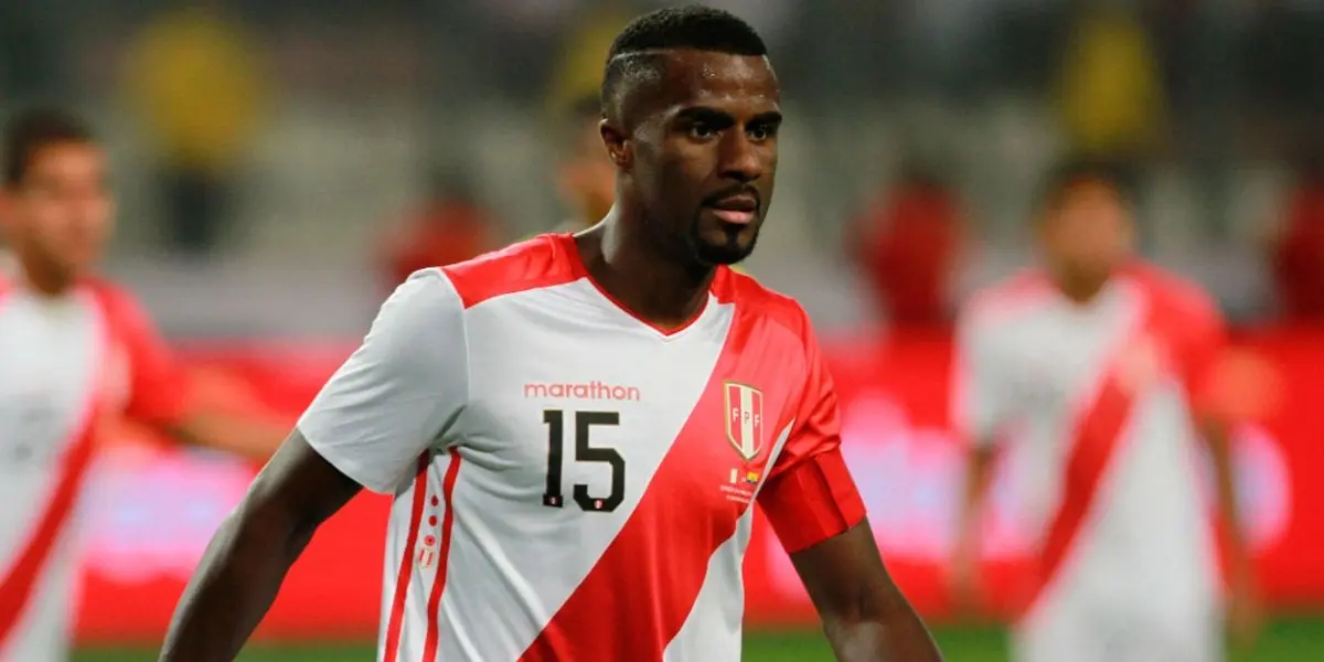 Santamaría salió del partido contra Brasil después de una mala actuación y entró Christian Ramos.