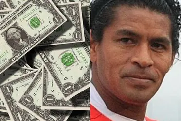 Santiago Acasiete maneja algunas escuelas de fútbol alrededor del país y gana un salario de 500 dólares mensuales.
