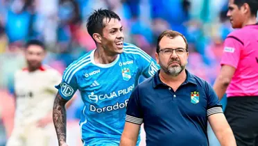 Santiago González celebrando su gol y Enderson Moreira serio