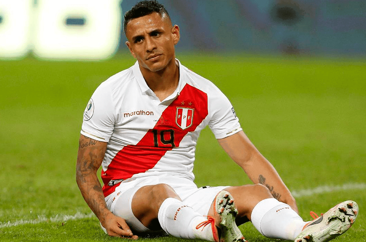 Se conoció que existen varios equipos interesados en Yoshimar Yotún, pero habrían problemas para fichar por ellos