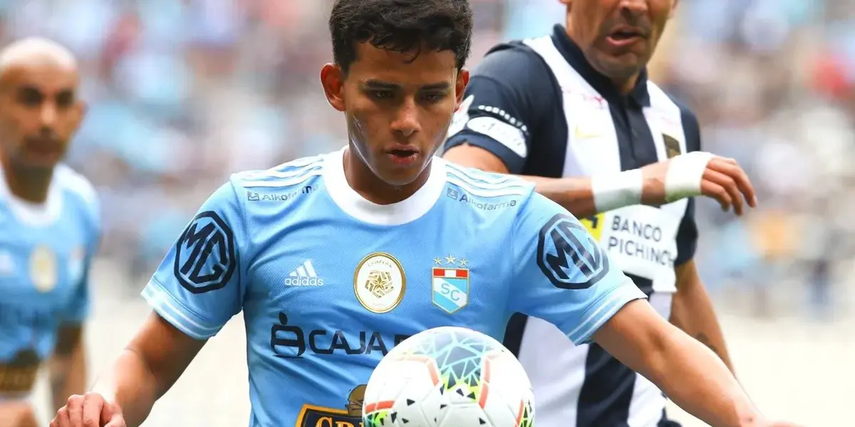 Se trata de Fernando Pacheco, quien llegó con bombos a Cristal y comparte la misma ficha que Lora.