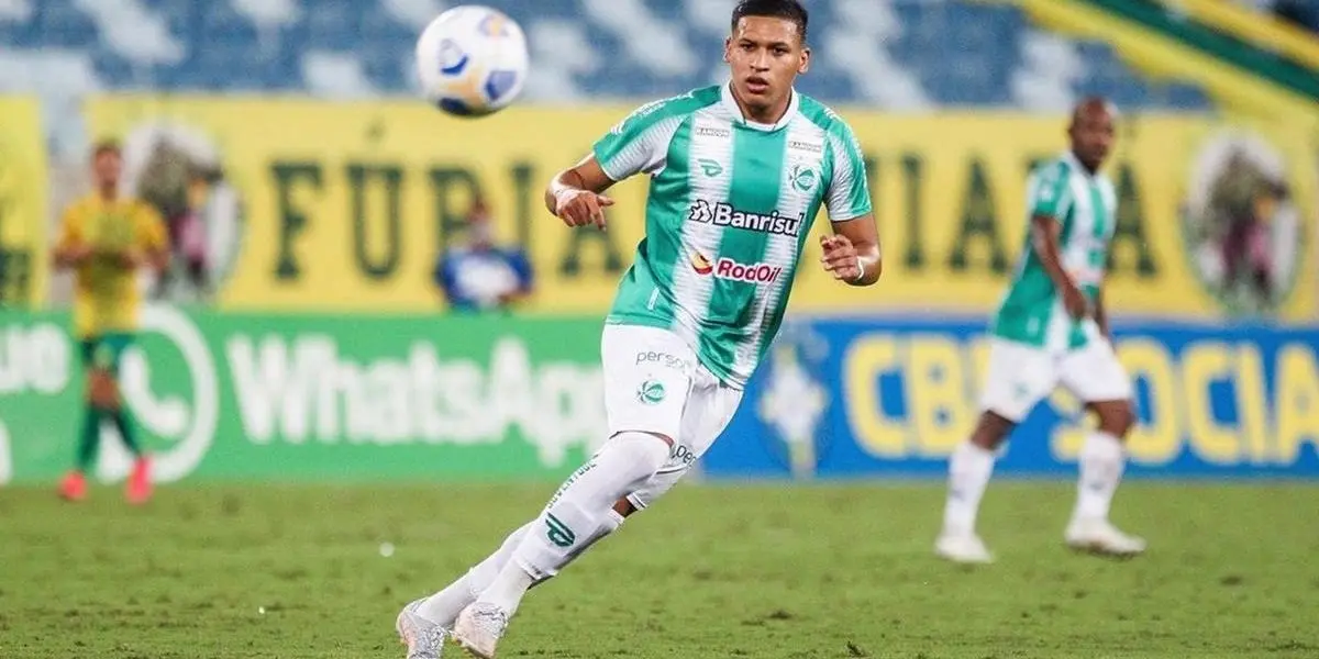 Según el portal Récord, los representantes del América se interesaron por Fernando Pacheco para reforzar su delantera.