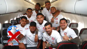Selección Peruana en el avión