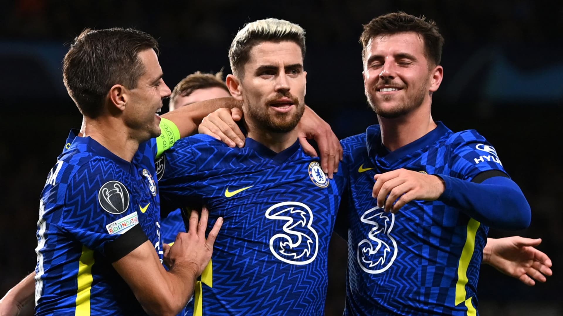 Sergio Peña debutó como titular en la Champions League y el equipo londinense se encargó de aguarle la fiesta.