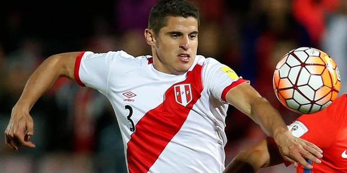 Si Ricardo Gareca cree necesario sentar a Advíncula en Brasil, Aldo Corzo sería el predilecto para reempazarlo.
