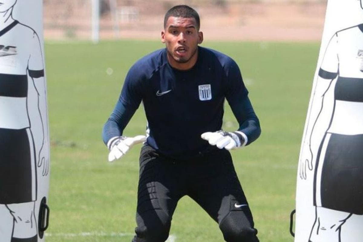 Steven Rivadeneyra mostró más dudas que certezas en su segundo partido como meta titular de Alianza y además provocó una jugada polémica que le pudo costar carísimo a los grones.