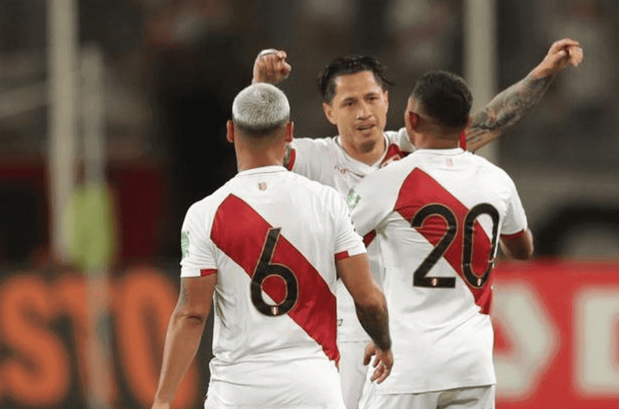 Tan solo tiene 19 años y podría ser titular en la Selección Peruana de Juan Reynoso