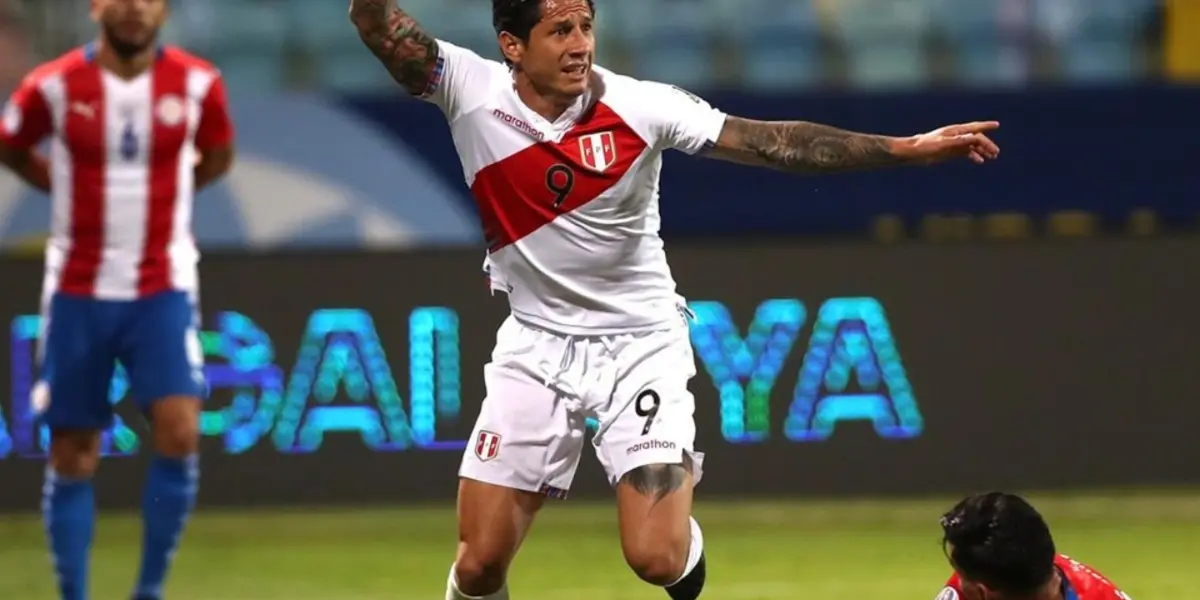 Todavía no empieza la campaña 2021/22 en Italia y Gianluca Lapadula fue imagen de la nueva camiseta del Benevento de la Serie B.