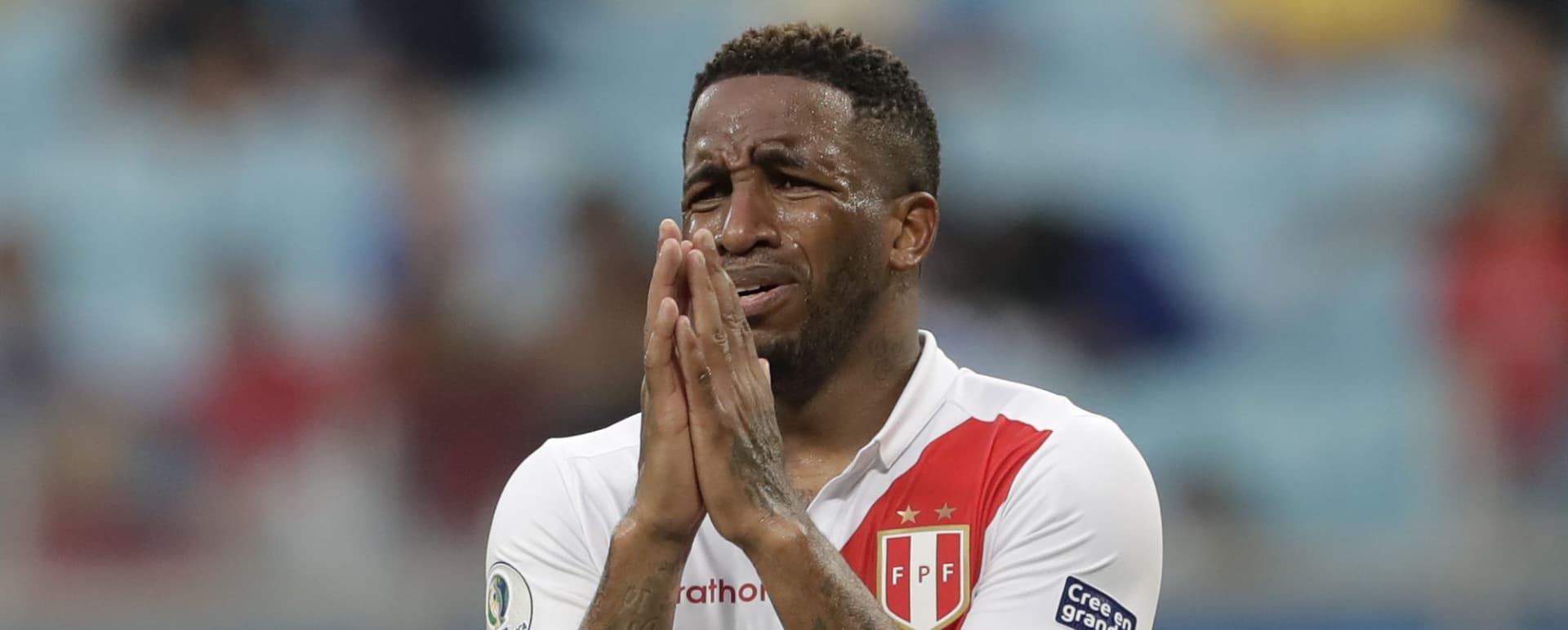 Un histórico de Alianza y dos veces mundialista José 'Patrón' Velásquez indicó que Farfán ya debe retirarse porque no puede jugar 90 minutos.