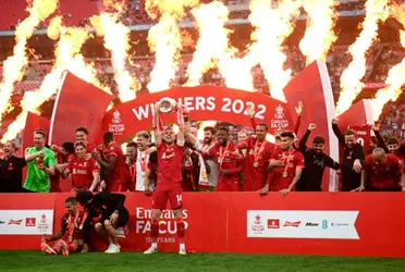 Un peruano pudo salir campeón con el Liverpool este fin de semana, pero las fiestas pudieron más