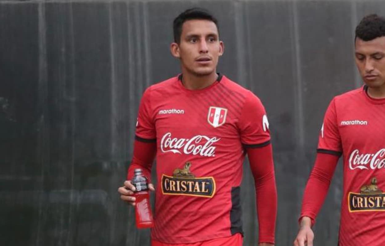 Valera es titular en la Blanquirroja, mientras que Succar anota en el partido de práctica de la U