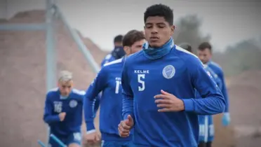 Wilder Cartagena entrenando con el buzo de Godoy Cruz de Argentina. (Foto: Bolavip)