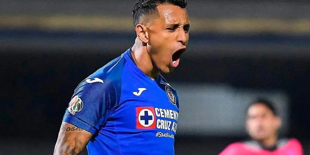Yoshimar Yotún jugando con la camiseta del Cruz Azul de México. (Foto: RPP)