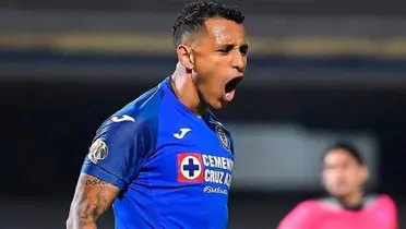 Yoshimar Yotún jugando con la camiseta del Cruz Azul de México. (Foto: RPP)