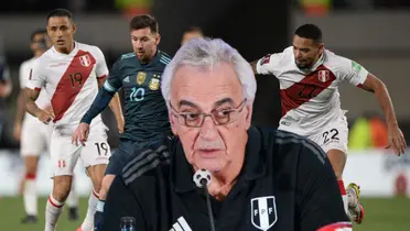 Yotún, Messi y Callens disputando una acción de juego, delante de ellos Jorge Fossati