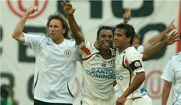 Donny Neyra junto a Ricardo Gareca en la ´U´