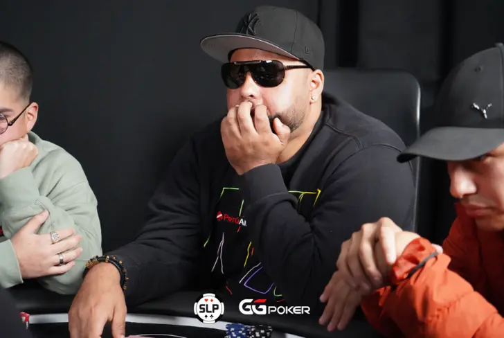 Donny Neyra en un torneo de póker